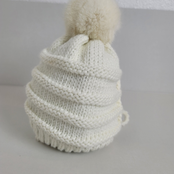 5/$30 BCBGMAXAZRIA KNIT HAT - Picture 6 of 8